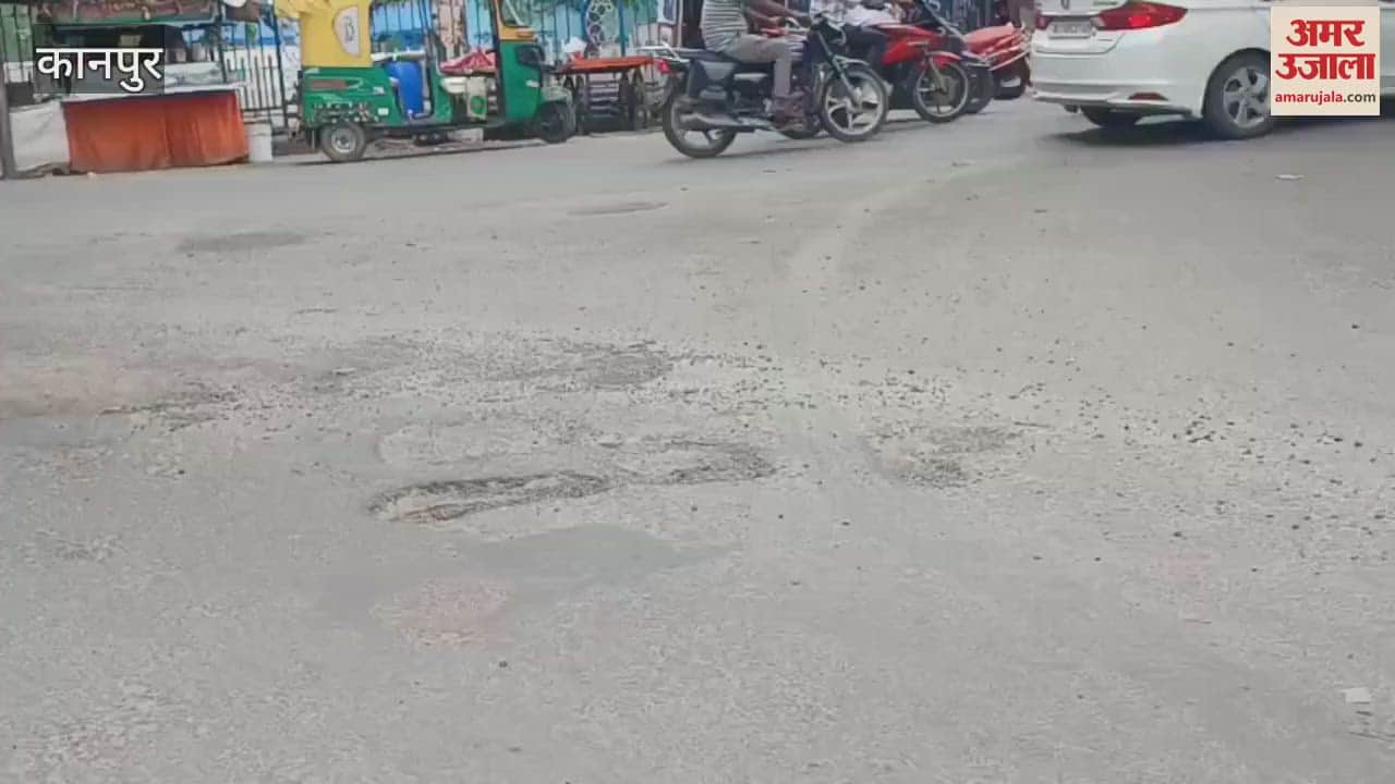 Pothole in front of Guru Govind Singh gate, gravel spread