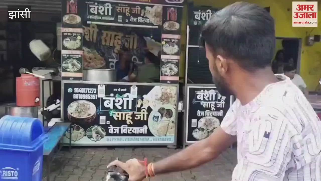 Jhansi: Shopkeepers clash over installing boards, video goes viral