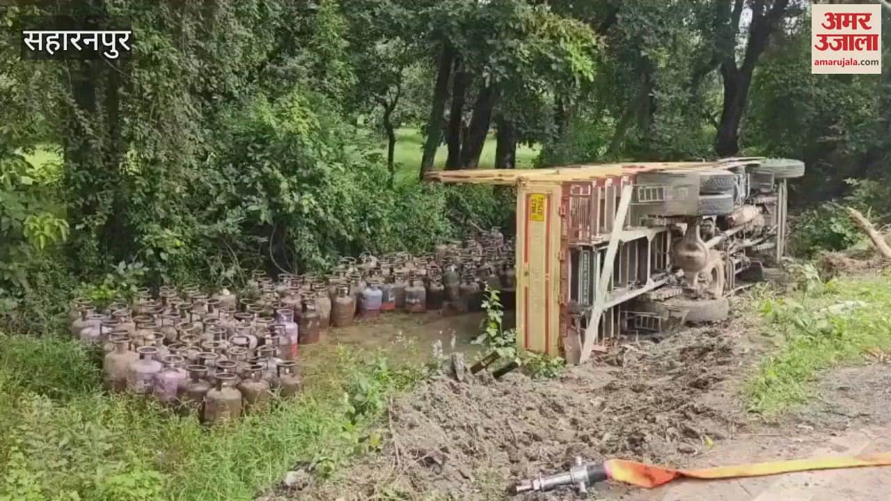 A truck loaded with LPG gas cylinders overturned in Saharanpur, a major accident averted