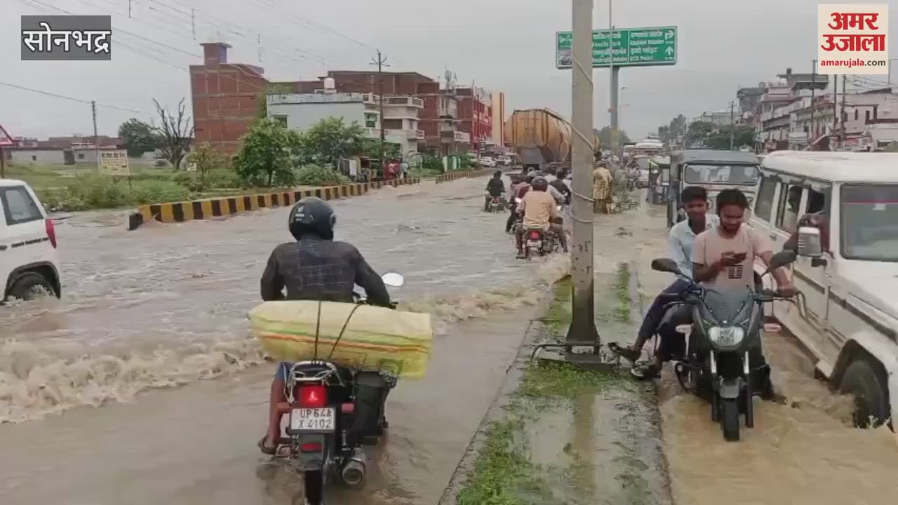 Water overflowing on the roads of Sonbhadra continuous rain for three hours