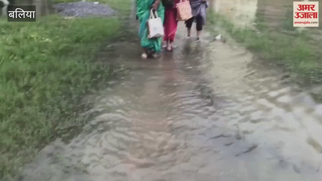 300 girl students are forced to go to school through dirty water