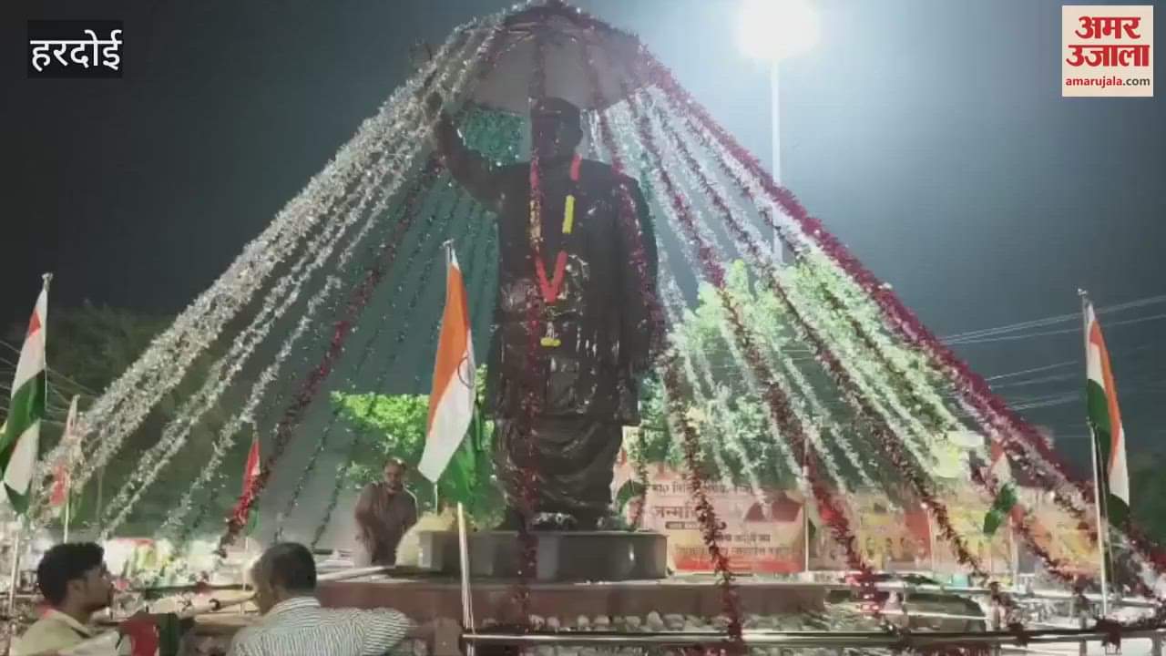 On the eve of Independence Day, decorations were done at Atal Chowk and Collectorate premises in Hardoi
