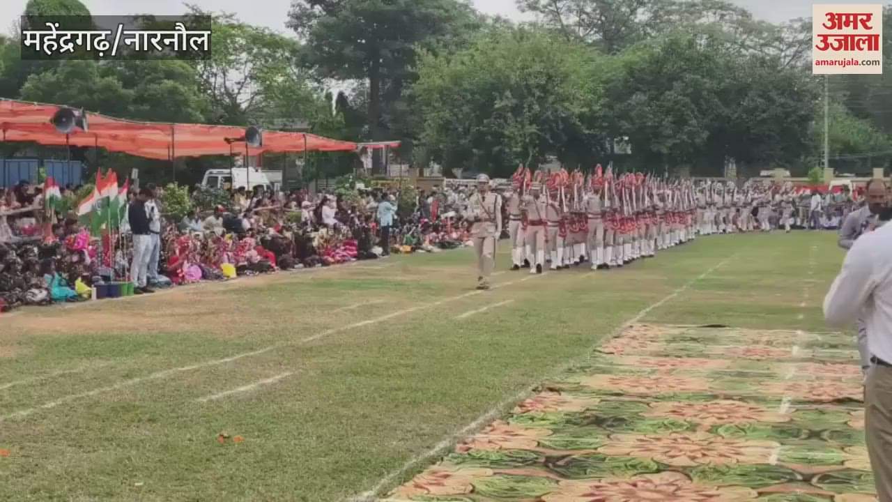 Revenue and Disaster Management Minister Vipul Goyal hoisted the flag at the district level function in Narnaul