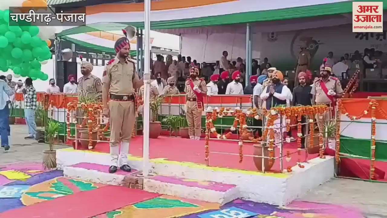 Education Minister Harjot Singh Bains hoisted the tricolor in Moga