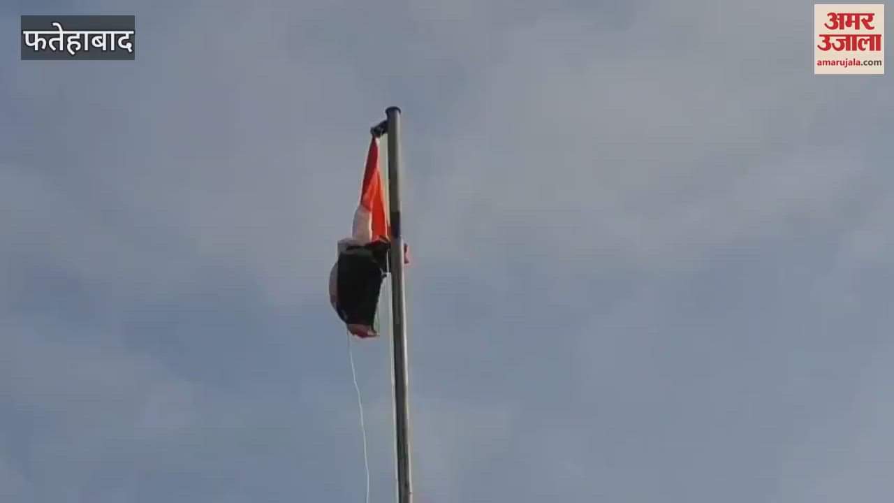 Social worker Harpal Budania hoisted the national flag in Tohana, Fatehabad