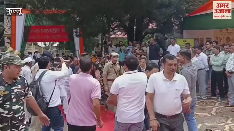 Kullu: Ayush Minister Yadavendra Goma Hoisted The Tiranga In Kullu ...
