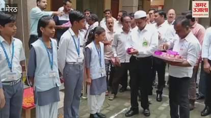 Meerut: Flag hoisting on 79th Independence Day in Mawana Tehsil, salute to the brave sons