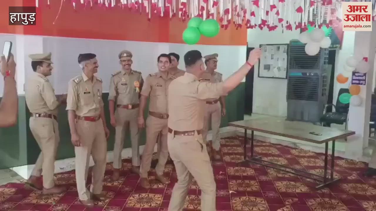 Tricolor was hoisted with great pomp in Hapur