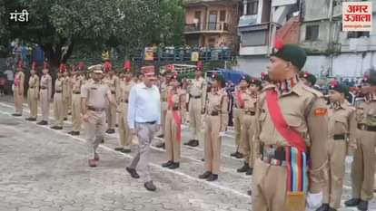 Mandi SDM Manish Chaudhary hoisted the tricolor in Jogindernagar on the 79th Independence Day