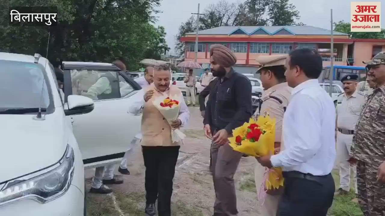 Education Minister Rohit Thakur hoisted the flag in Bilaspur took the salute of the grand march past