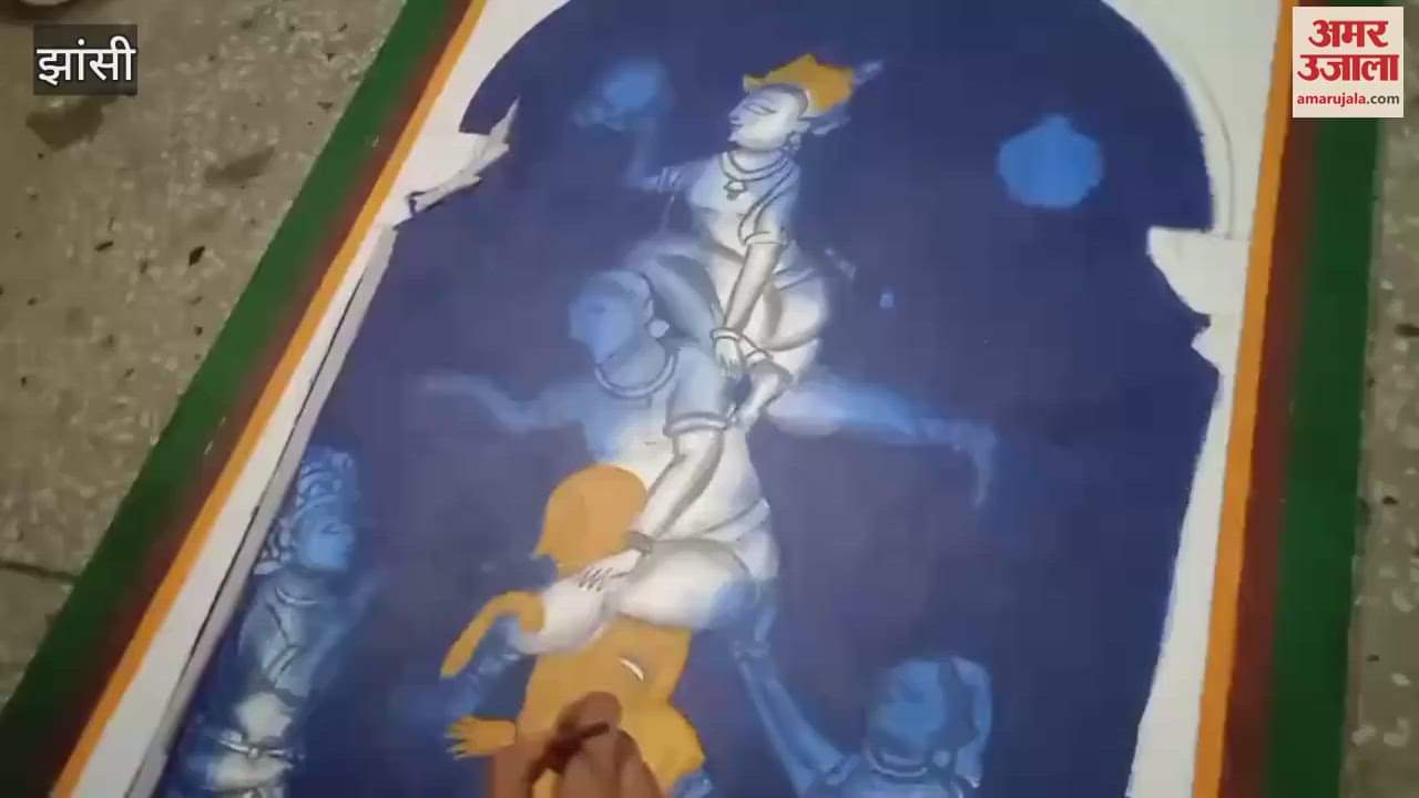 Jhansi: Students are carving Indian folk arts on canvas