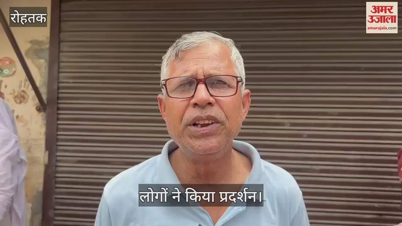 People protested against contaminated water supply and non-collection of garbage