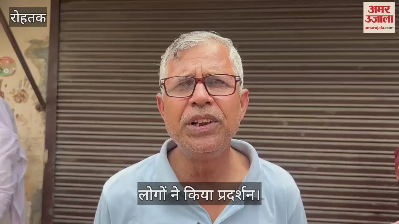 People protested against contaminated water supply and non-collection of garbage