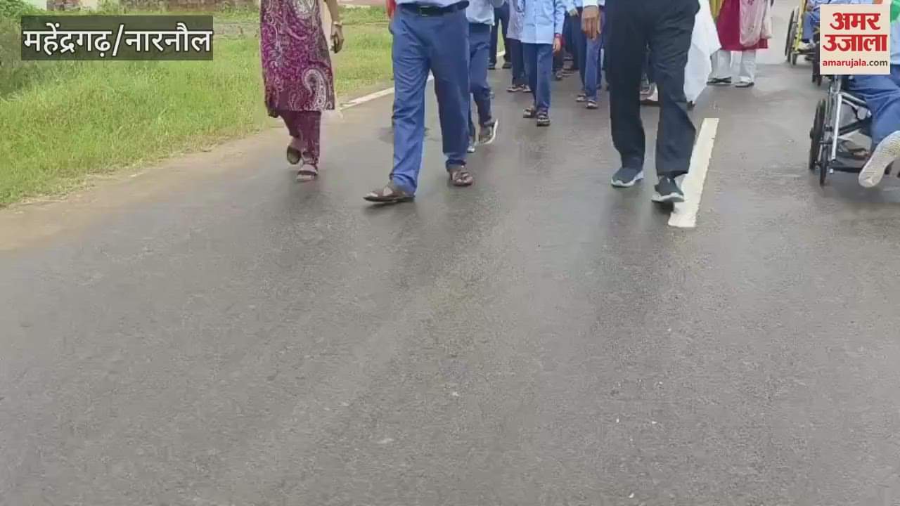 Disabled children took out a tricolor procession in Narnaul and raised patriotic slogans