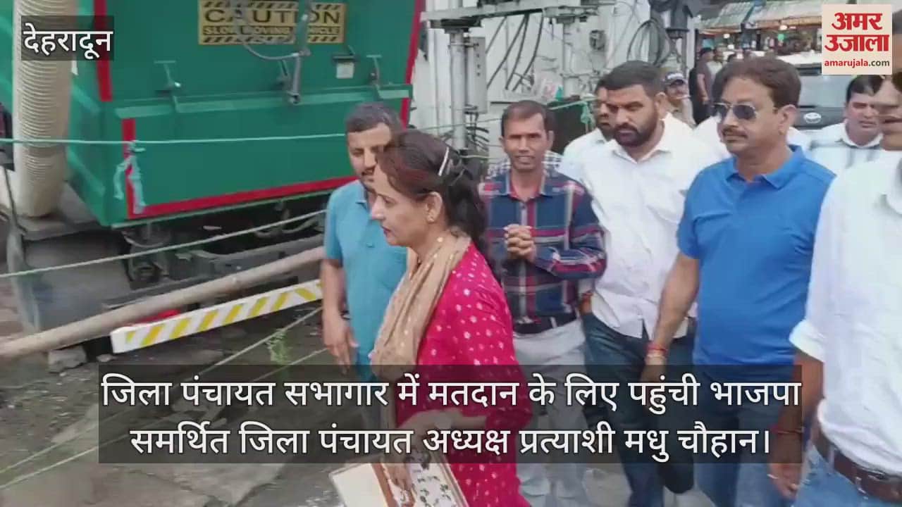 Uttarakhand elections...BJP supported District Panchayat President Madhu Chauhan casts her vote