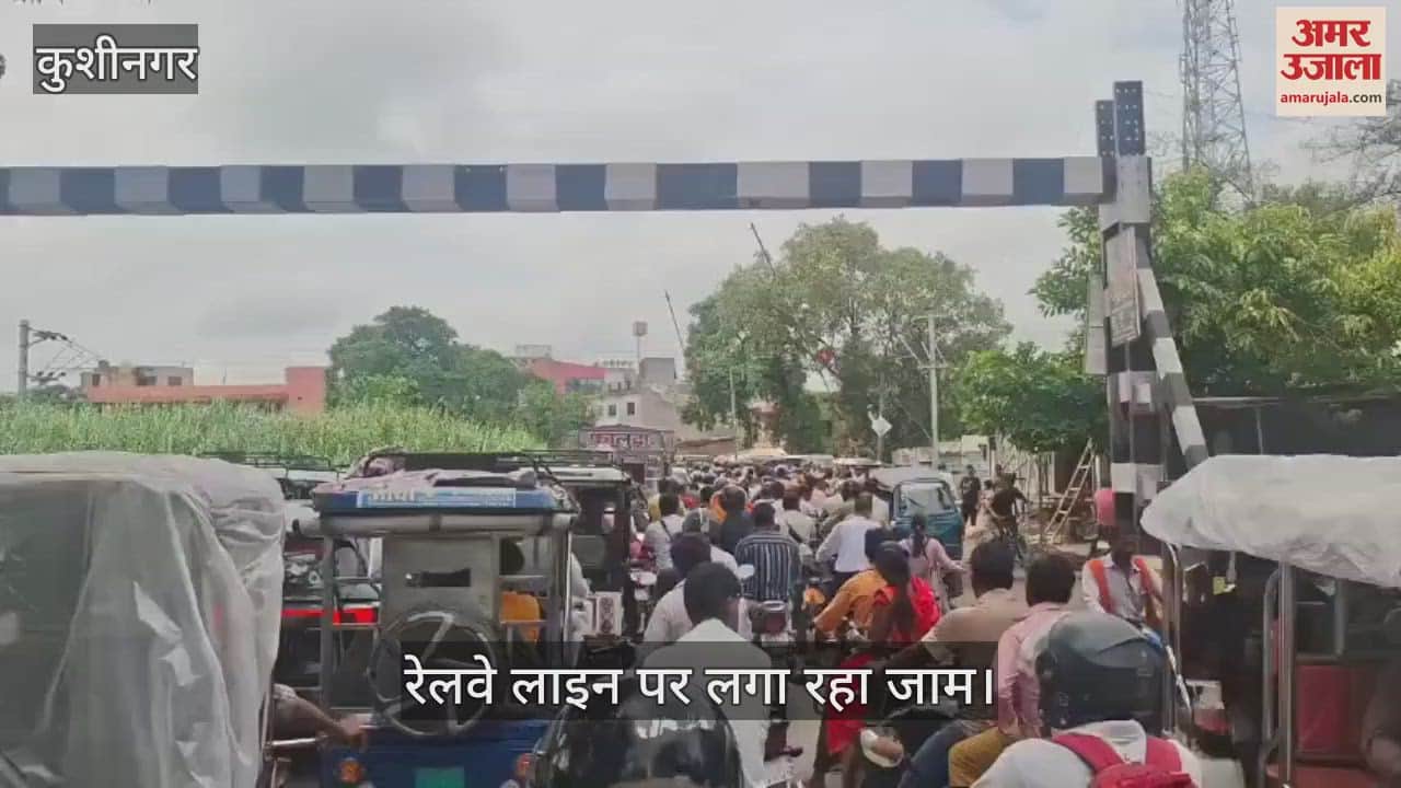 Due to two trains, there was a jam for more than half an hour