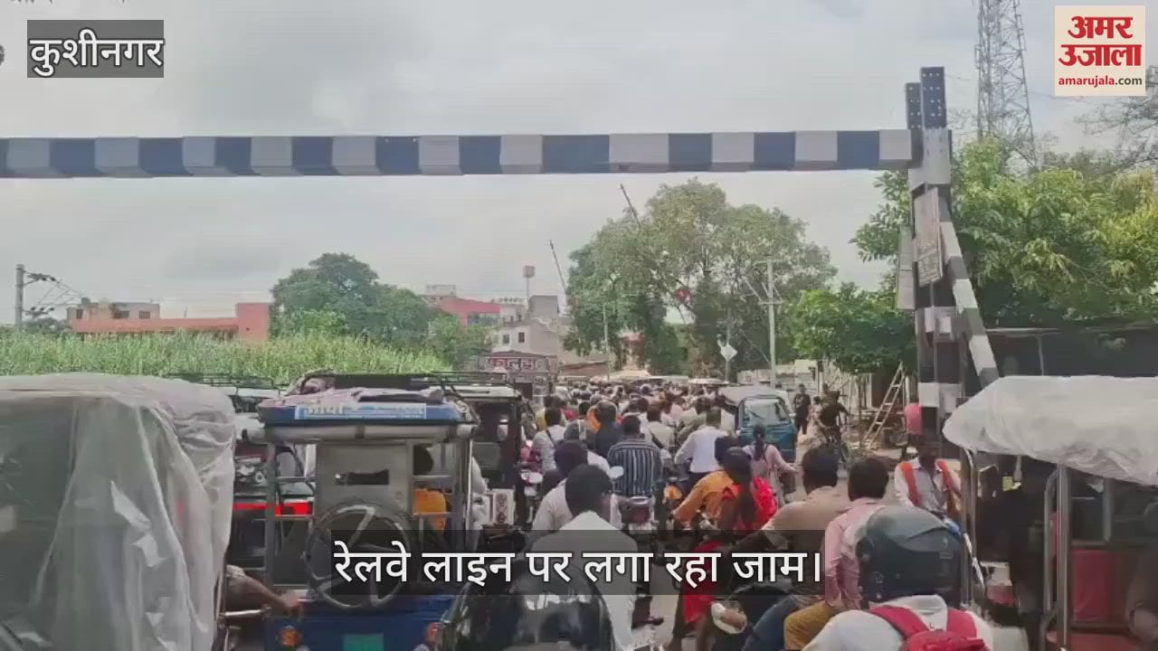 Due to two trains, there was a jam for more than half an hour