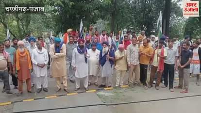 farmers group protest at Hussainiwala Head in Firozpur