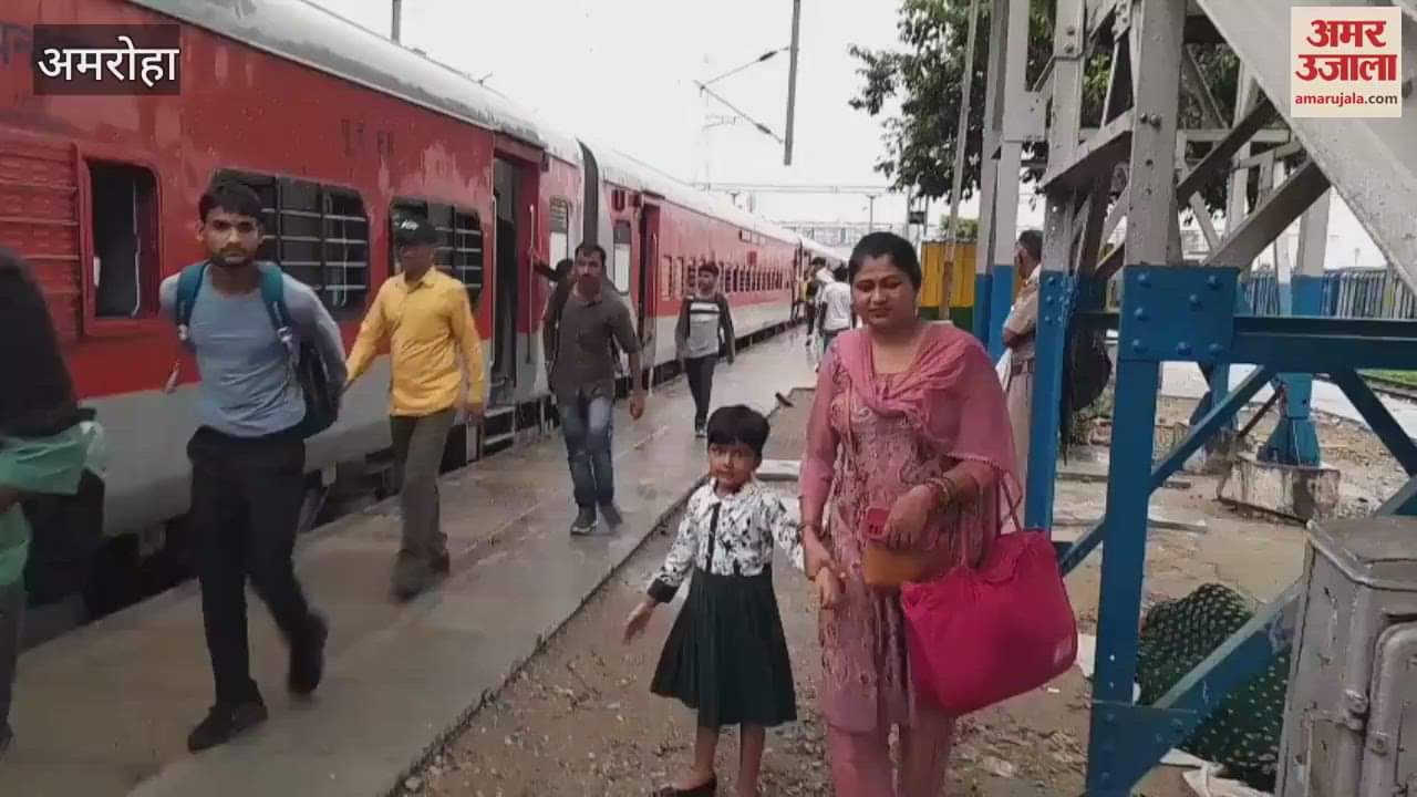 Passengers kept getting drenched in the drizzle due to the absence of a tin shed at the railway station
