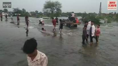 Yamuna is in spate Before Janmashtami in Mathura road turns into a river