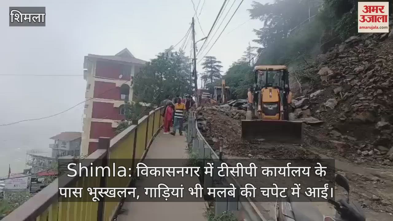 Landslide near TCP office in Vikasnagar, vehicles also got trapped under debris