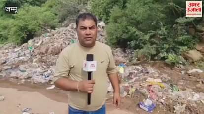 The road in Chinani has become a garbage dump, people are facing a lot of trouble in commuting