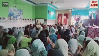 There is mourning in the village due to the death of Mamta Devi who returned from Machail Yatra, seven members of the family are still missing