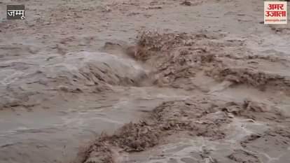 Flood in Tarnah drain caused devastation in Hiranagar, water entered the houses of Mathura Chak