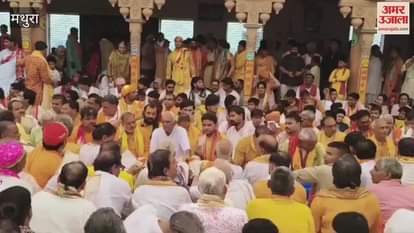 Social singing in Nanda Mahotsav, congratulations given to Nanda Baba and Yashoda Maiya