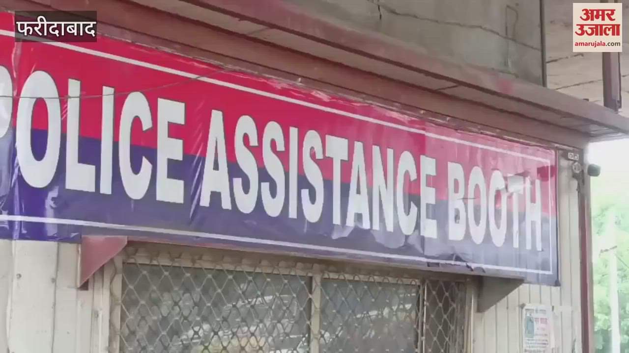 high speed car rammed into police booth in Faridabad