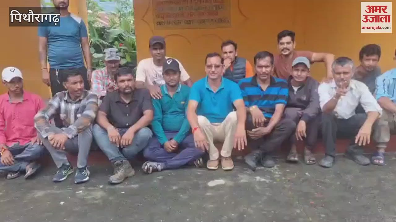 Gramin Ekta Manch raised the demand of providing employment to local people in Grief Camp in pithoragarh
