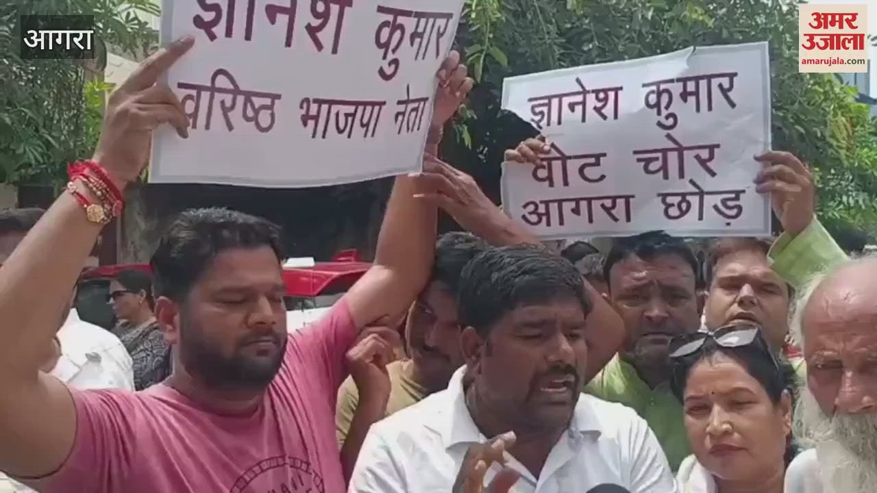Congress protests outside the residence of Chief Election Commissioner Gyanesh Kumar