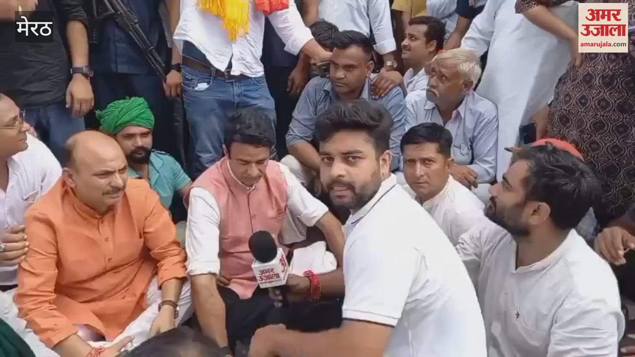 Meerut: Sangeet Som made the officers sit on the ground, said - it is Yogi's government, we will provide treatment