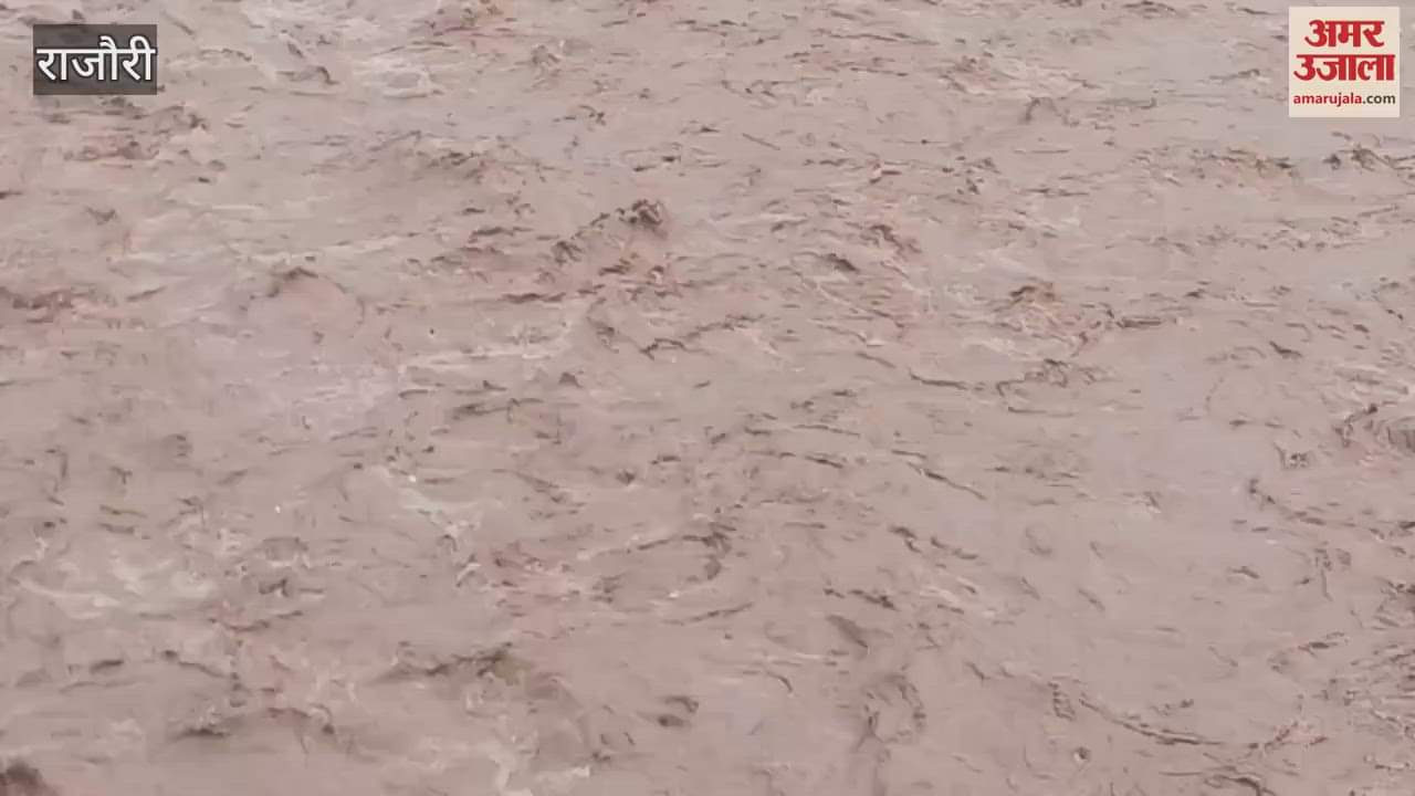 Sukhto river in spate due to heavy rains in Rajouri, administration on alert