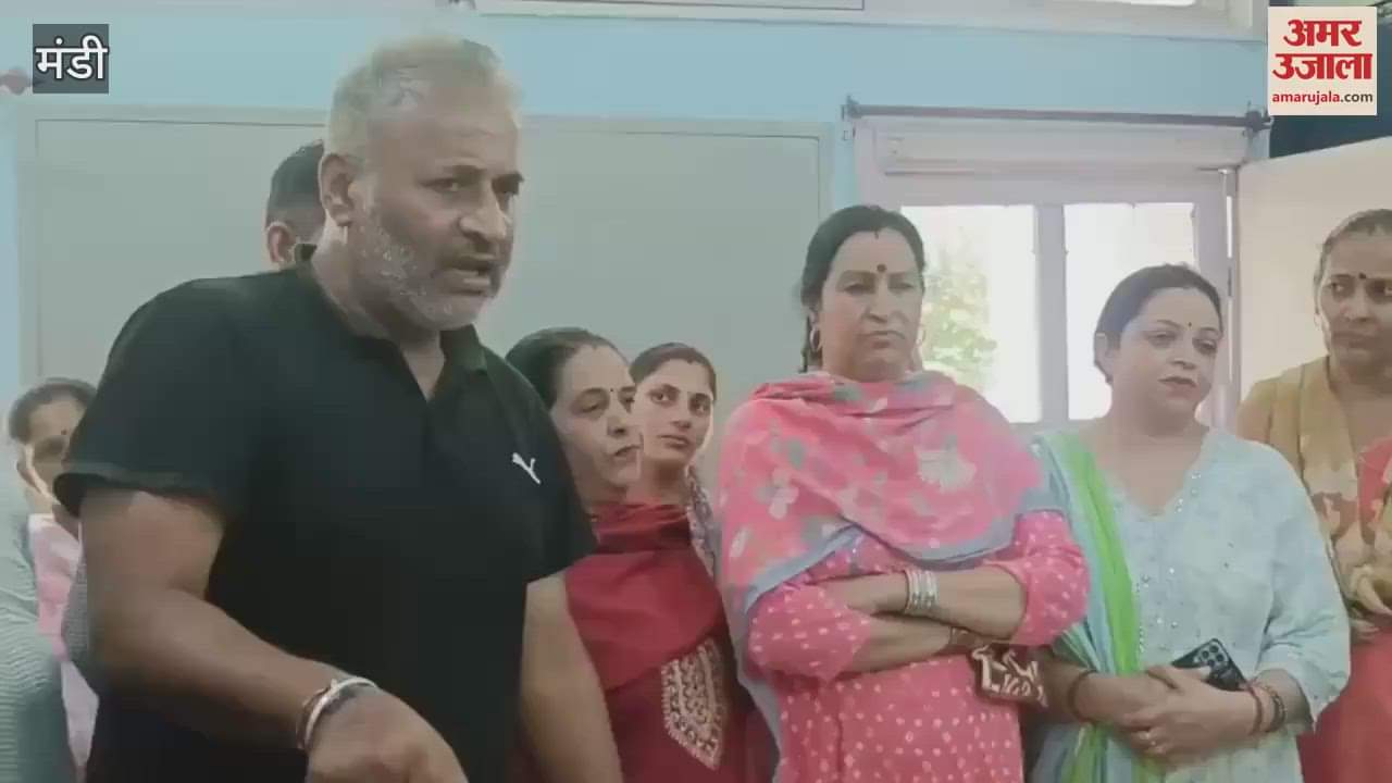 Mandi People of Pandoh Teen Pipal and Jaral who are facing water crisis burst out in anger