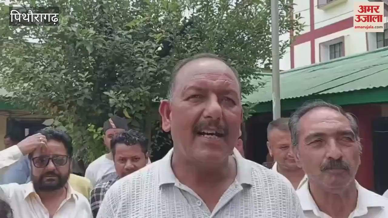 Congress protests at CEO office against cluster scheme in pithoragarh