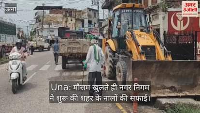 As soon as the weather opened, the Municipal Corporation started cleaning the drains of the city