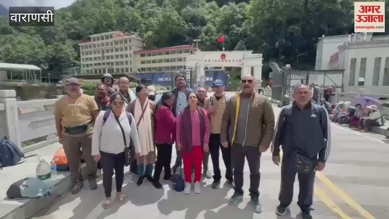 Independence Day celebrated by singing national anthem on China border