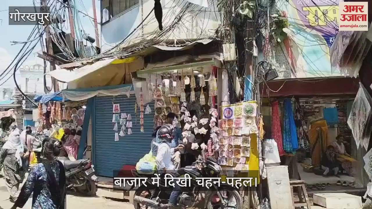 There was a lot of hustle and bustle in the market on Shri Krishna Janmashtami