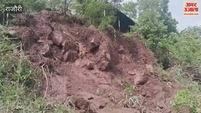 Heavy landslide on Rajori-Poonch highway, traffic completely halted