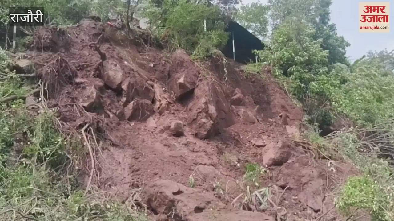 Heavy landslide on Rajori-Poonch highway, traffic completely halted