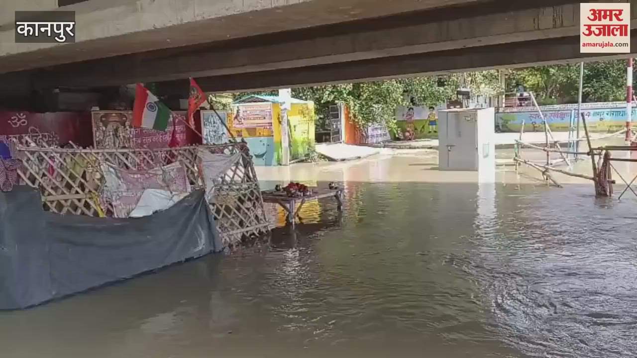 overflowing Ganga river is just four cm away from the danger mark