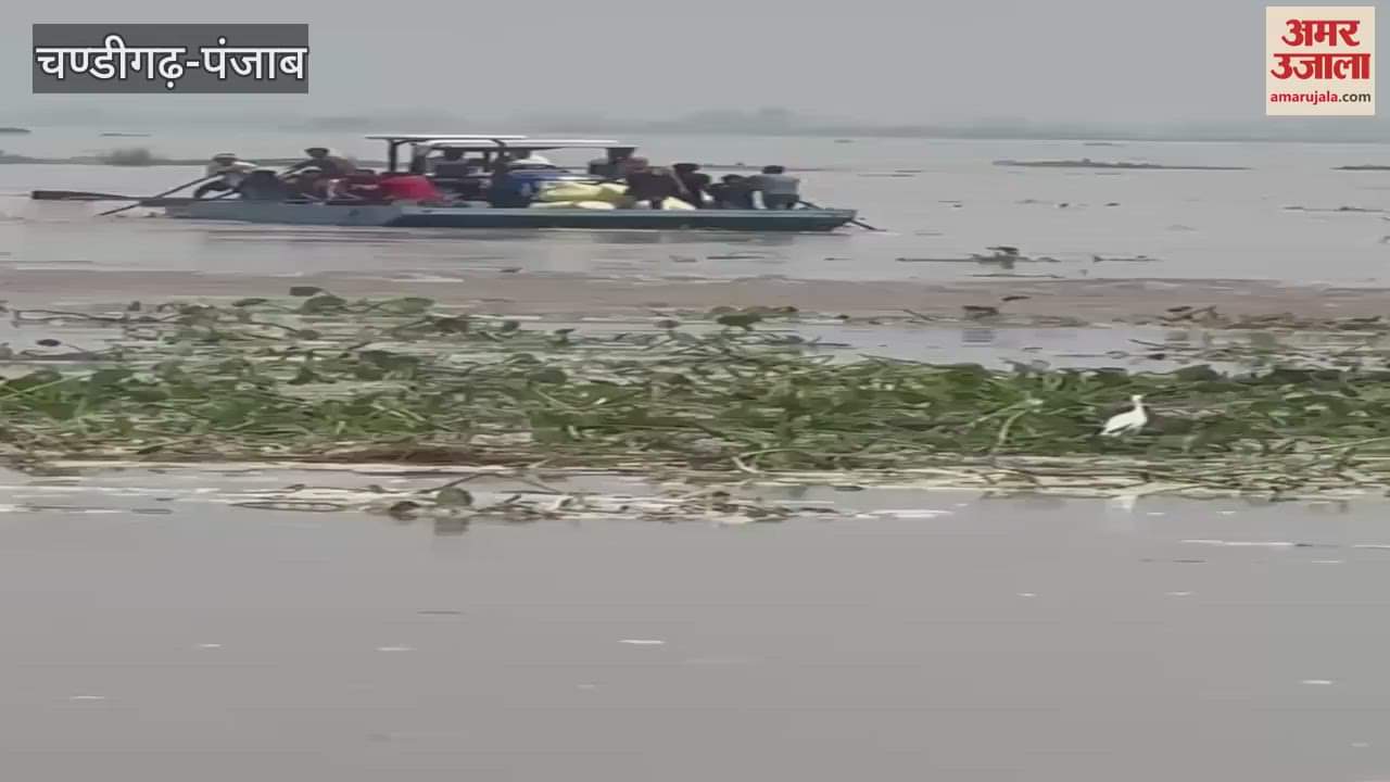 In Mamdot, the villagers are facing difficulty in bringing agricultural equipment from across the river