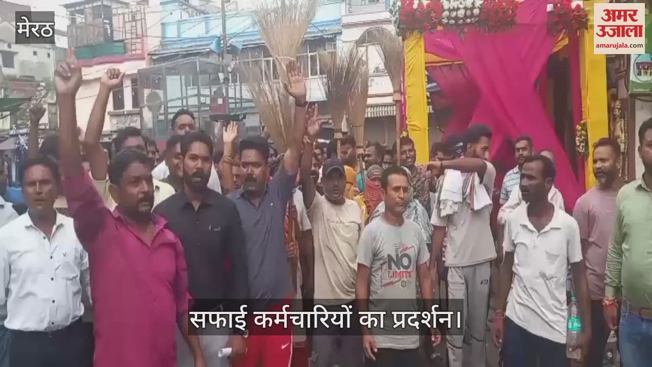 Cantt Board sanitation workers protested against a vegetable market trader, dumped garbage outside his house