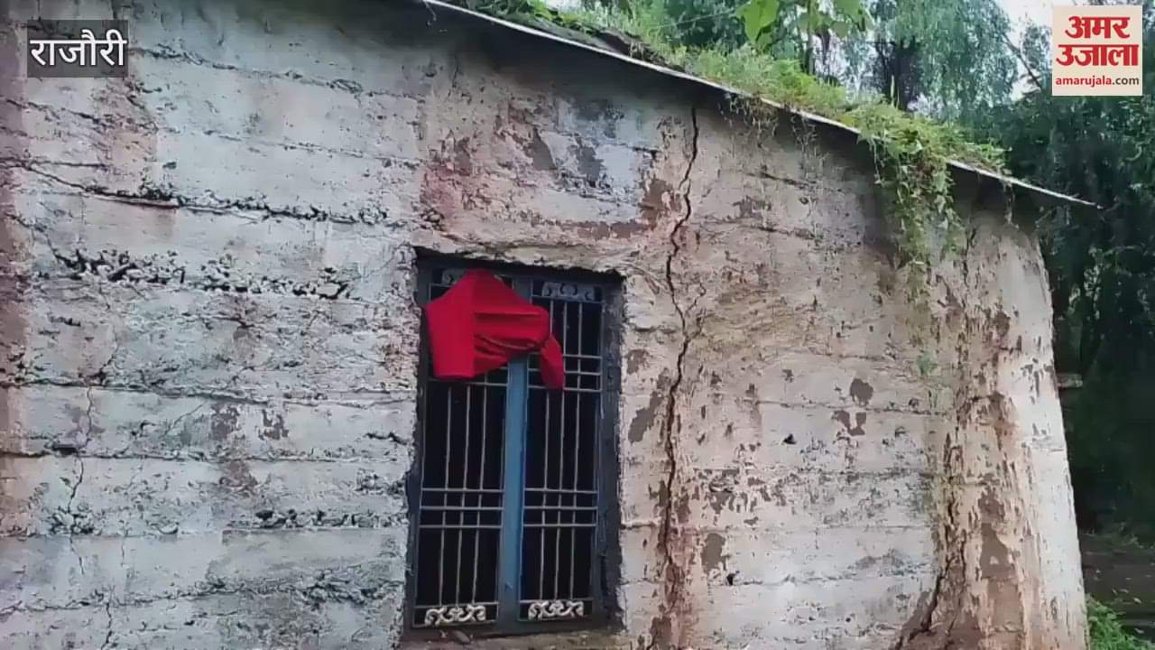 Nature's fury in Rajori's Panjanada, land sank due to heavy rain, many houses in danger