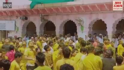 Crowds of devotees gathered at Dauji temple on Janmashtami