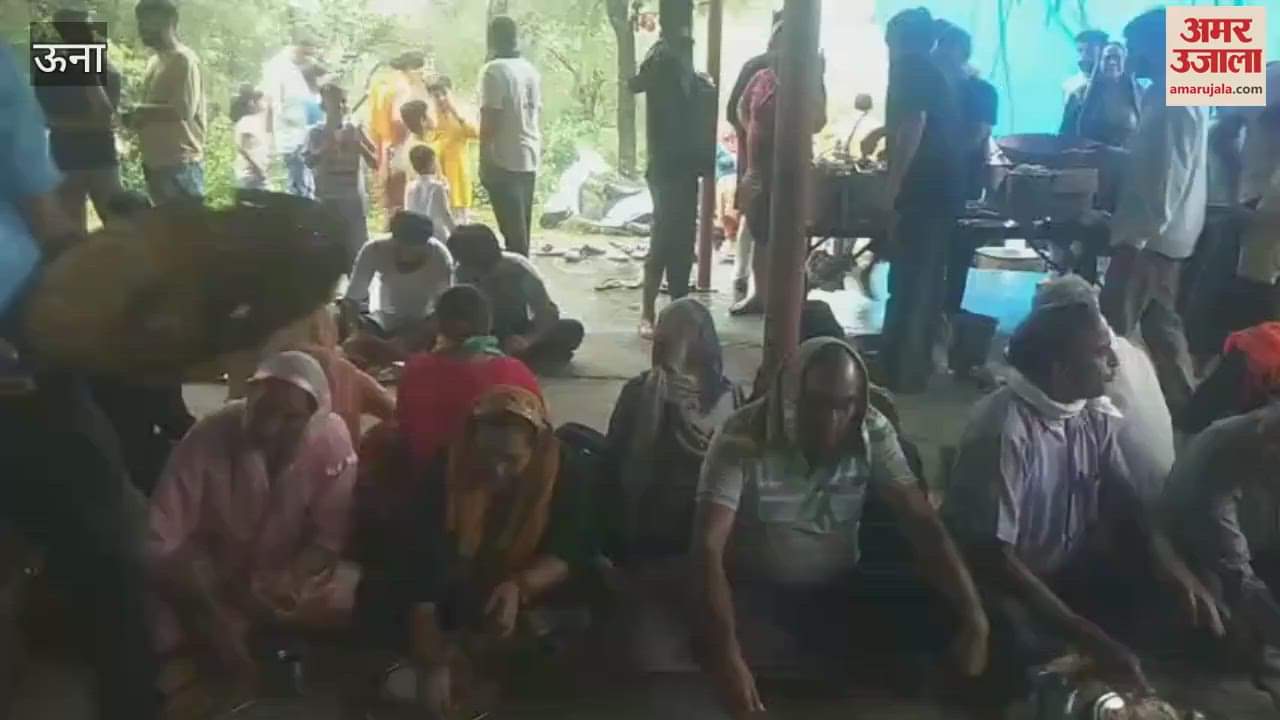 Una A huge feast was organized at Baba Garib Nath Temple Baroa