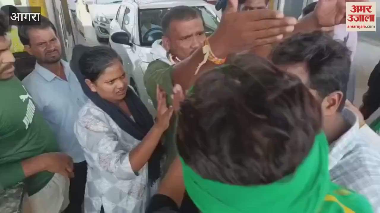 Chaos at toll plaza at agra in UP employees assaulted
