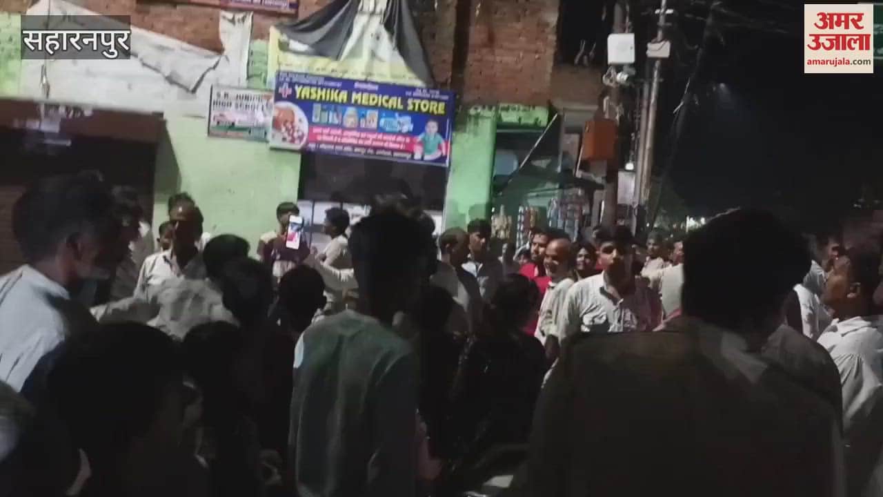 Saharanpur: There was a stir in the neighborhood after seeing four youths roaming in the cemetery