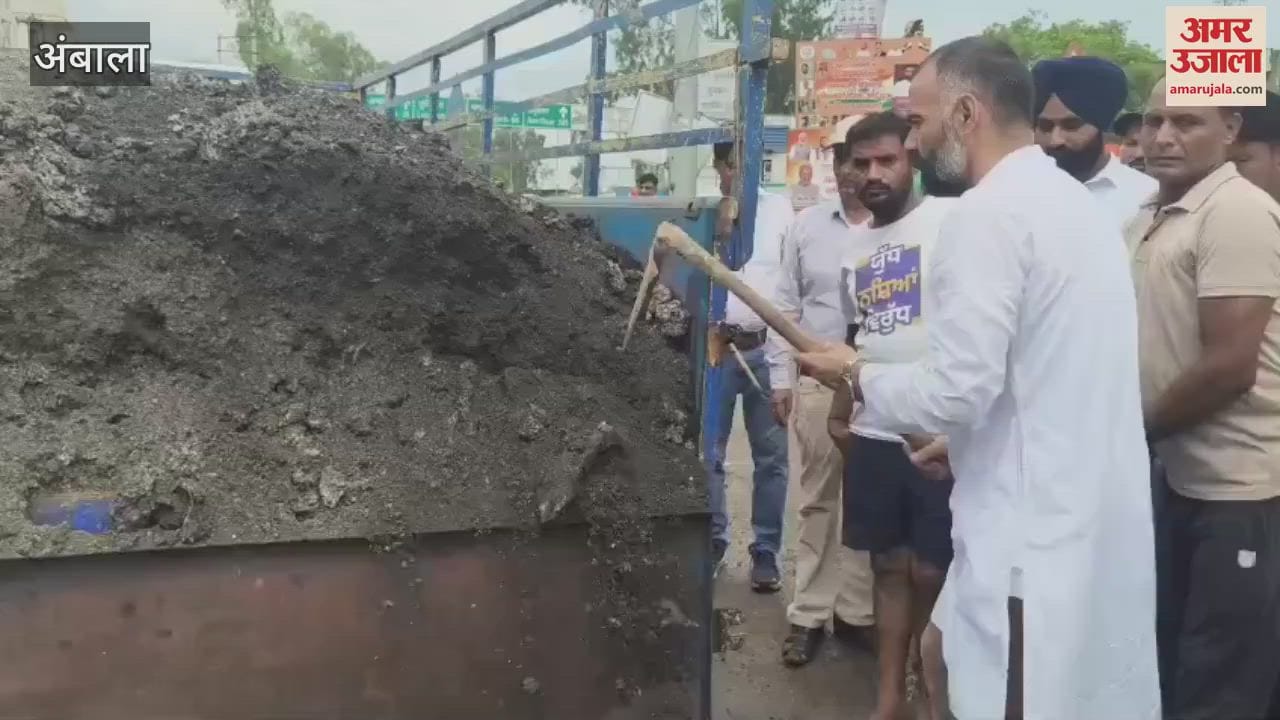 Politics heated up on Ambala Saha highway, when the administration did not listen, the MLA herself started filling the potholes